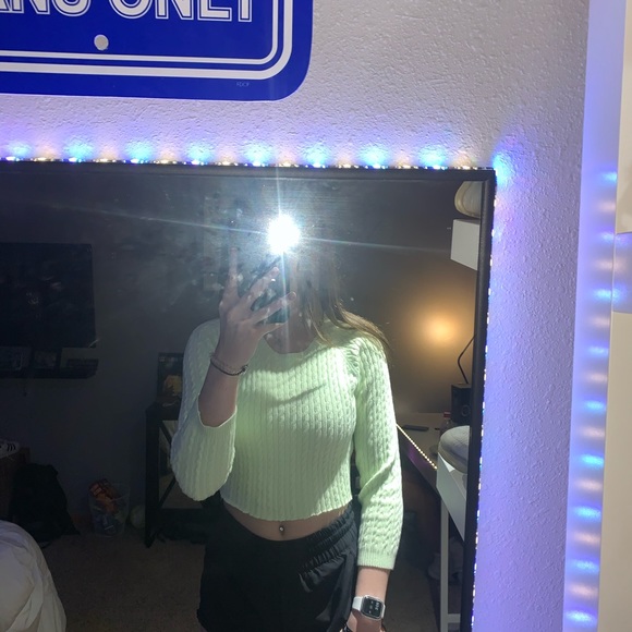 cropped sweater - Picture 2 of 3